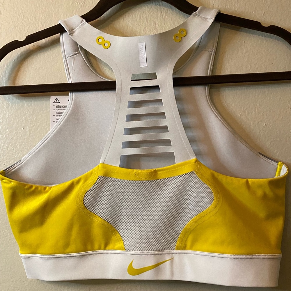 Nike AIR MAX Dri-FIT Swoosh Women's Cutout Sports Bra DM0631-012 Size SMALL - Picture 5 of 9